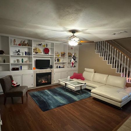 Spacious Room In A Nice House เกนส์วิลล์ ภายนอก รูปภาพ