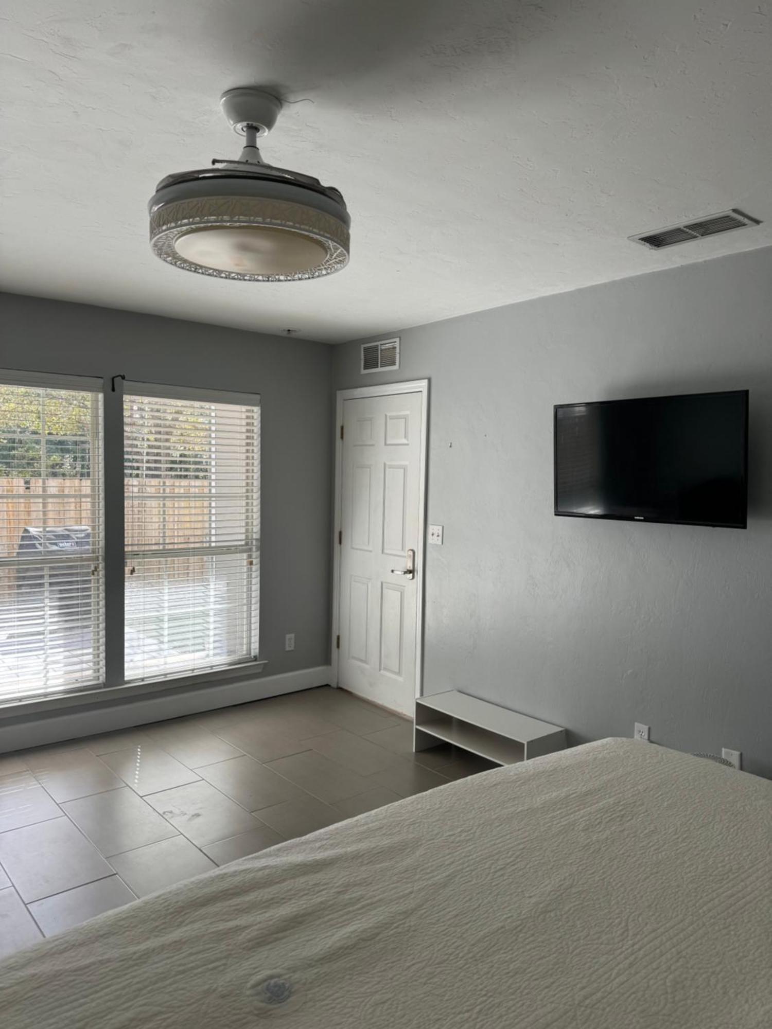 Spacious Room In A Nice House เกนส์วิลล์ ภายนอก รูปภาพ