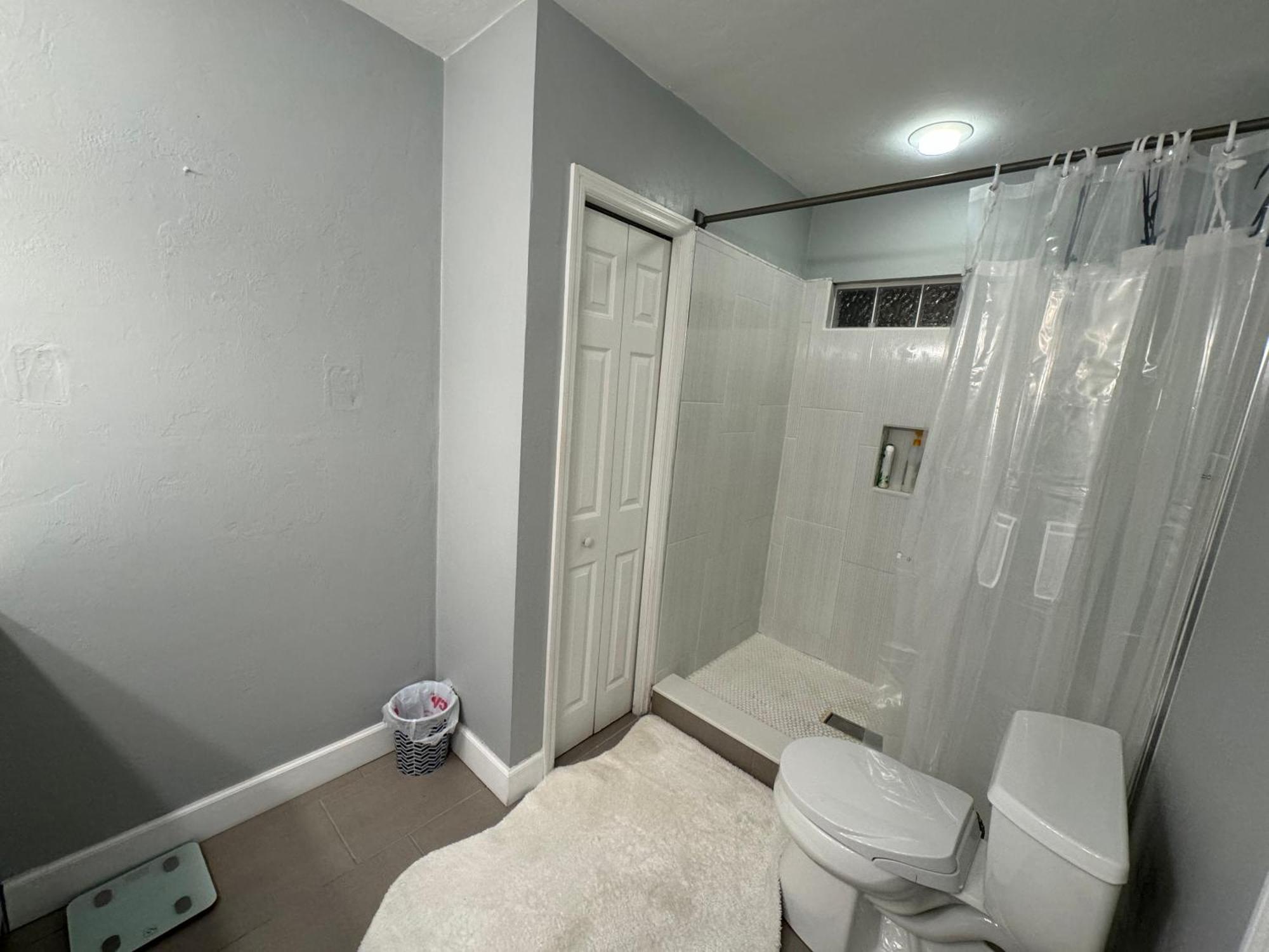 Spacious Room In A Nice House เกนส์วิลล์ ภายนอก รูปภาพ